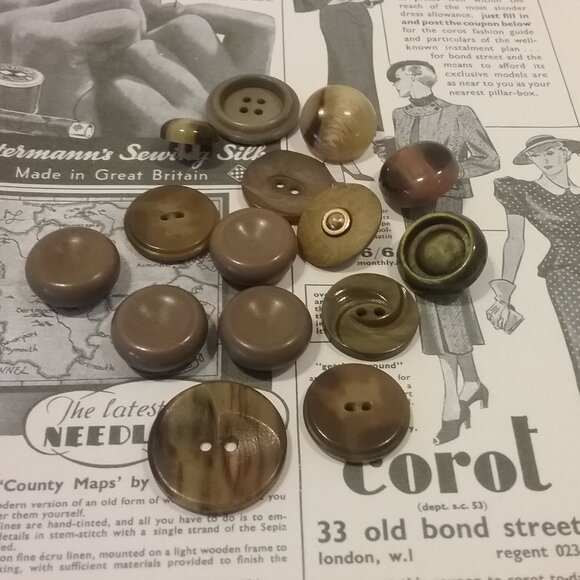 Mid Century Brown Buttons Mixed Lot of 15 Collectible and Decorative Acrylic - Picture 2 of 4